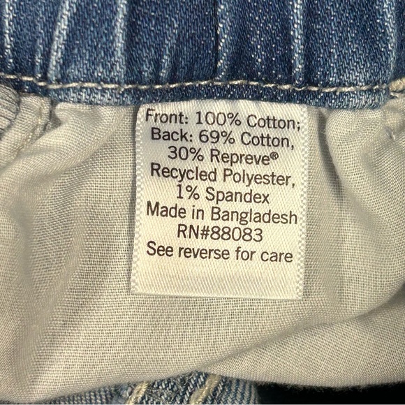 SO Juniors Mom Jean High Rise Size 9 (30x26) Taper Distressed Stretch Med Blue - Picture 13 of 14